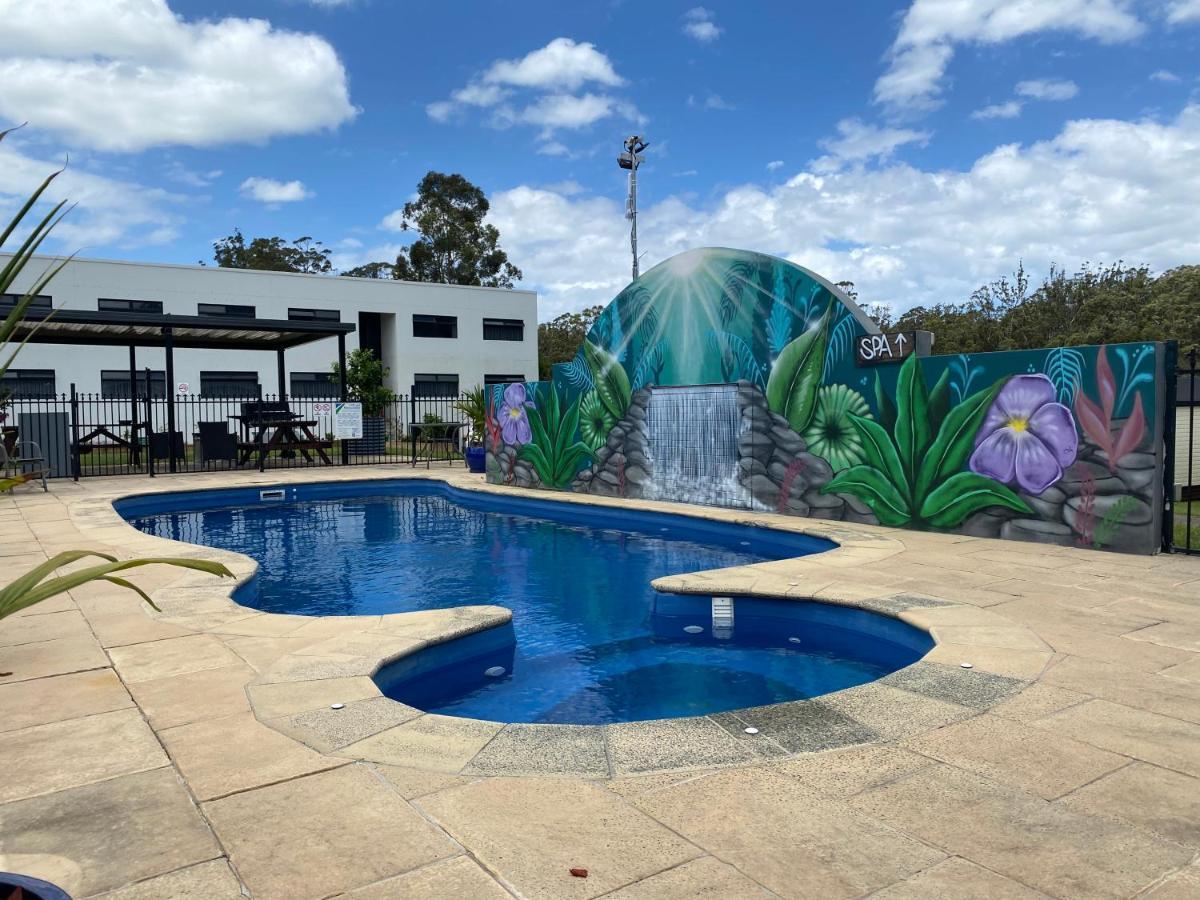 Timbertown Motel Wauchope Bagian luar foto